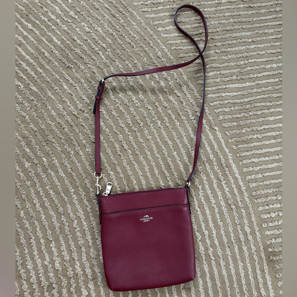 Great condition wine Coach Kitt Messenger Crossbody